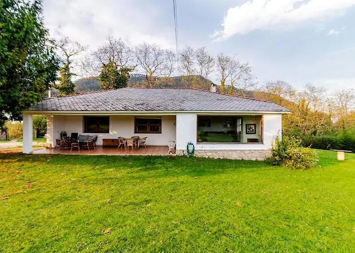 Casa Con Jardin Enorme Y Vistas Espectaculares Cerca De Pechon *