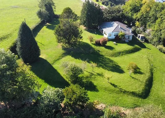 Casa Con Jardin Enorme Y Vistas Espectaculares Cerca De Pechon