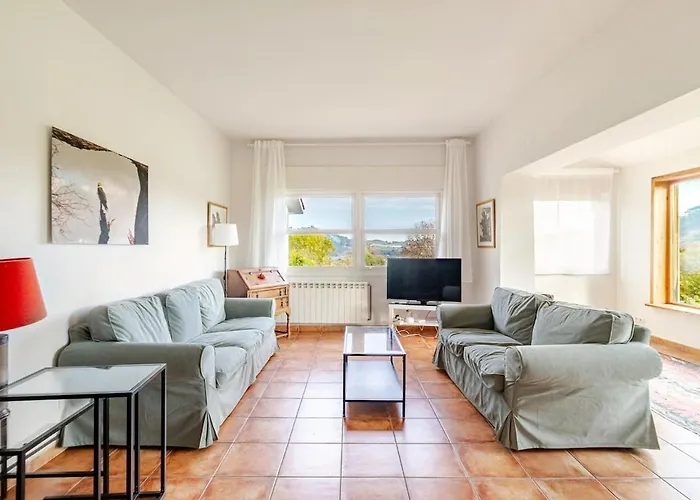 Casa Con Jardin Enorme Y Vistas Espectaculares Cerca De Pechon *