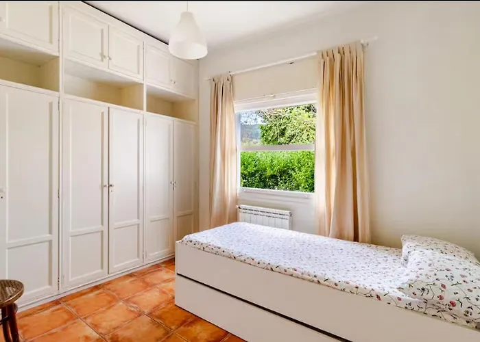 Casa Con Jardin Enorme Y Vistas Espectaculares Cerca De Pechon