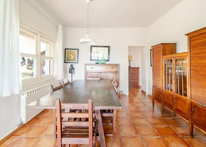 Casa Con Jardin Enorme Y Vistas Espectaculares Cerca De Pechon *