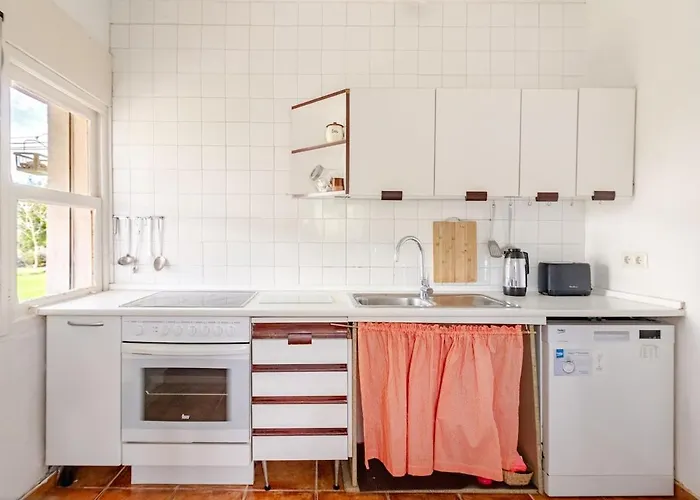 Casa Con Jardin Enorme Y Vistas Espectaculares Cerca De Pechon