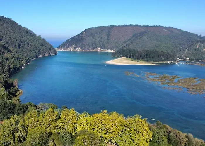 Casa Con Jardin Enorme Y Vistas Espectaculares Cerca De Pechon Hébergement de vacances *