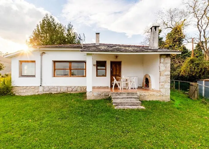 Casa Con Jardin Enorme Y Vistas Espectaculares Cerca De Pechon Hébergement de vacances Pesués